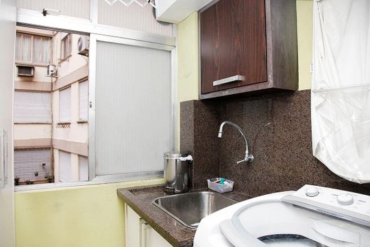 Cozinha + Área de Serviço de apartamento para alugar com 2 quartos, 60m² em Cidade Baixa, Porto Alegre