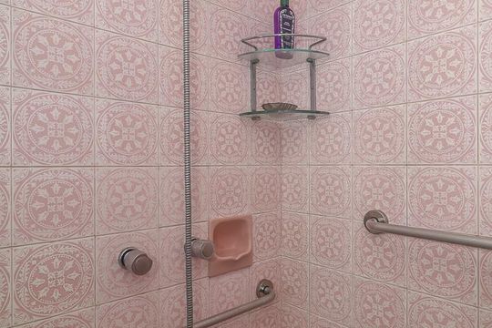 Banheiro da Suíte de apartamento à venda com 3 quartos, 142m² em Três Figueiras, Porto Alegre