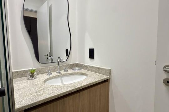 Banheiro de kitnet/studio à venda com 1 quarto, 25m² em Indianópolis, São Paulo