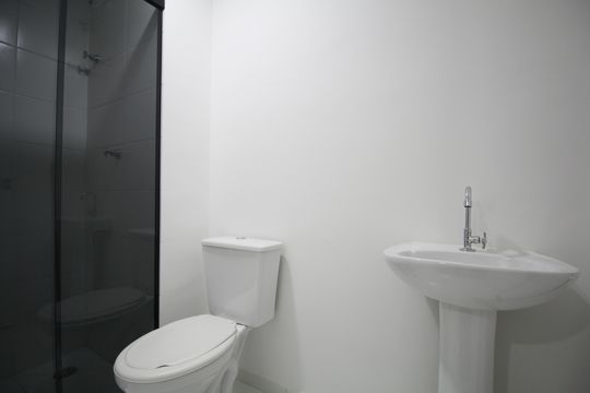Banheiro  de kitnet/studio para alugar com 1 quarto, 28m² em Morumbi, São Paulo