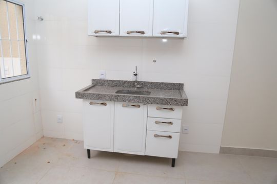 Cozinha de casa de condomínio para alugar com 2 quartos, 60m² em Jardim Imperial, Aparecida de Goiânia