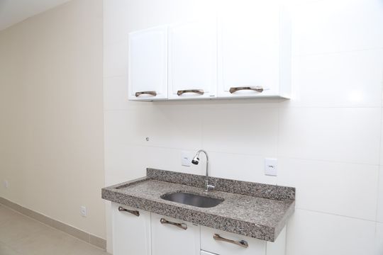 Cozinha de casa de condomínio para alugar com 2 quartos, 60m² em Jardim Imperial, Aparecida de Goiânia