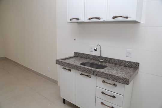 Cozinha de casa de condomínio para alugar com 2 quartos, 60m² em Jardim Imperial, Aparecida de Goiânia