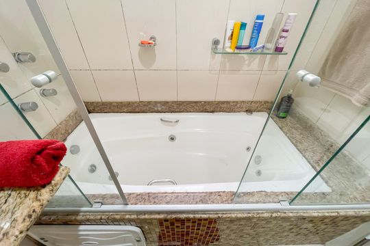 Banheiro da Suíte de casa para alugar com 3 quartos, 360m² em City Bussocaba, Osasco