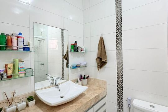 Banheiro de casa à venda com 3 quartos, 74m² em Jardim Regente, Indaiatuba