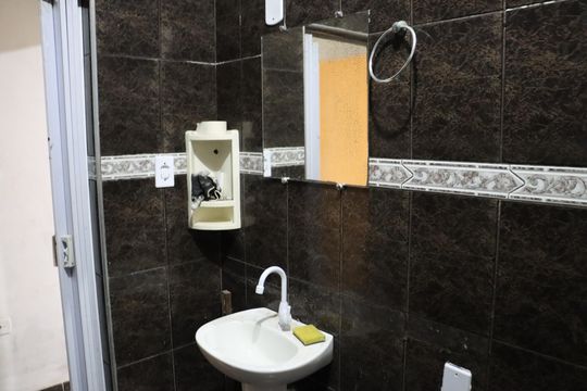 Banheiro de casa para alugar com 2 quartos, 128m² em Jardim da Conquista (zona Leste), São Paulo