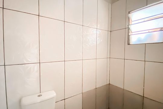 Banheiro  de casa para alugar com 1 quarto, 47m² em Cidade Nitro Operária, São Paulo