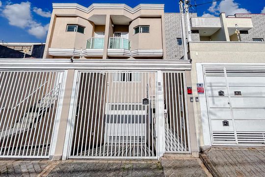 Fachada de casa à venda com 3 quartos, 180m² em Vila Carrão, São Paulo