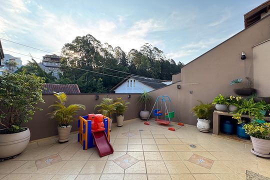 Quintal de casa à venda com 3 quartos, 350m² em Bairro dos Casa, São Bernardo do Campo