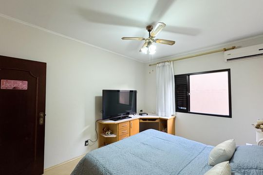 Quarto 2 de casa à venda com 3 quartos, 350m² em Bairro dos Casa, São Bernardo do Campo