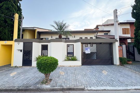 Fachada de casa à venda com 3 quartos, 350m² em Bairro dos Casa, São Bernardo do Campo