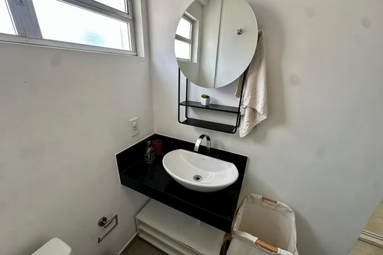 Banheiro de apartamento à venda com 1 quarto, 49m² em Jardim das Acacias, São Paulo