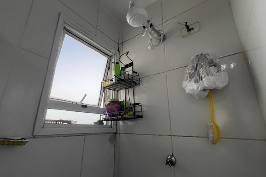 Banheiro de apartamento à venda com 2 quartos, 50m² em Parque Jurema, Guarulhos