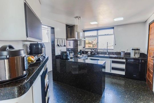 Cozinha  de apartamento à venda com 4 quartos, 340m² em Sagrada Família, Belo Horizonte