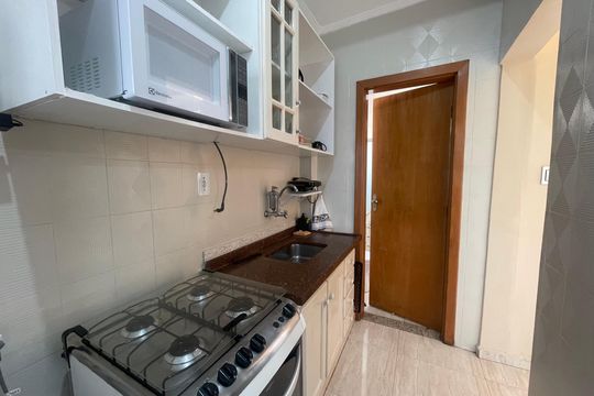 Cozinha de apartamento para alugar com 1 quarto, 29m² em Itararé, São Vicente