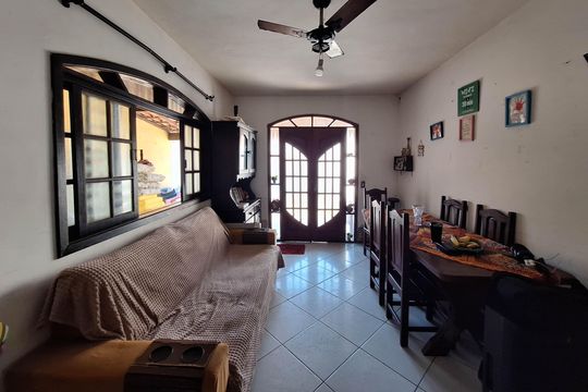 Sala 1 de casa para alugar com 3 quartos, 200m² em Piratininga, Niterói