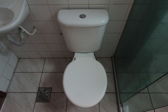 Banheiro social de apartamento à venda com 2 quartos, 46m² em Vila Cloris, Belo Horizonte