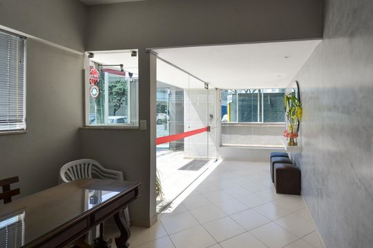 Hall de entrada de apartamento à venda com 2 quartos, 50m² em Colégio Batista, Belo Horizonte