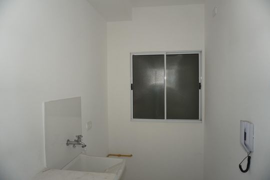 Lavanderia de apartamento para alugar com 2 quartos, 59m² em Chácaras São Marcos, Embu das Artes