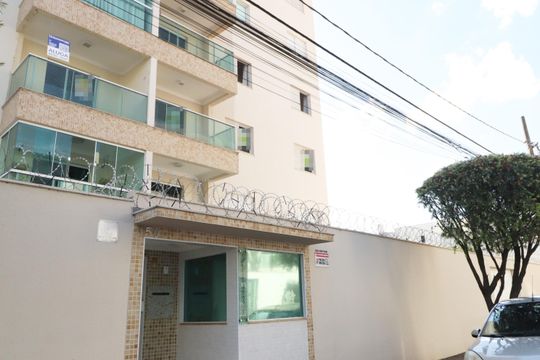 Plaquinha de apartamento para alugar com 3 quartos, 106m² em Santa Mônica, Uberlândia