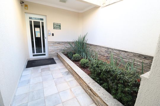 Hall de entrada de apartamento para alugar com 3 quartos, 106m² em Santa Mônica, Uberlândia