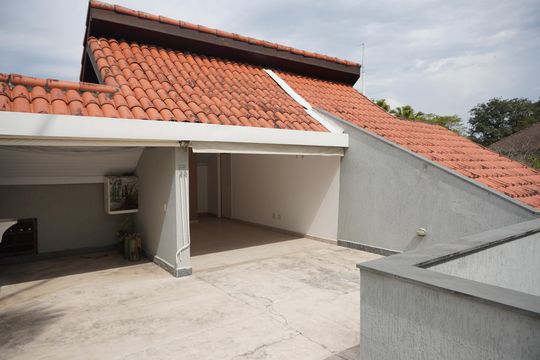 Sacada de casa de condomínio para alugar com 3 quartos, 350m² em Morada dos Pássaros, Barueri