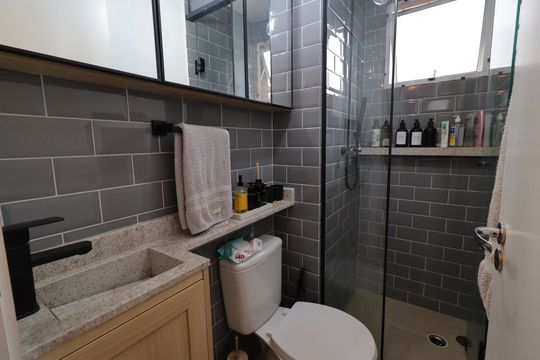 Banheiro de apartamento à venda com 2 quartos, 44m² em Usina Piratininga, São Paulo