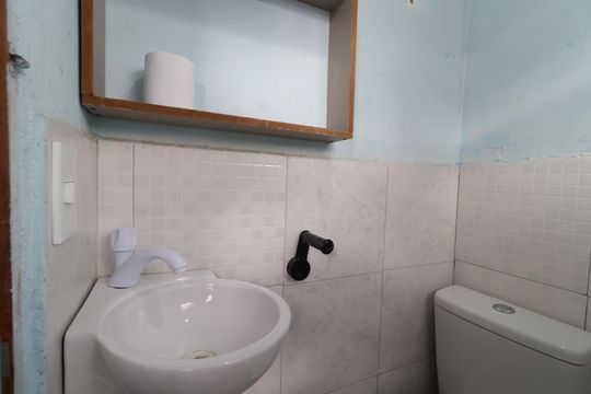 Banheiro de kitnet/studio para alugar com 1 quarto, 20m² em Jardim Umuarama, São Paulo