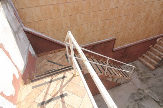 escada externa de casa para alugar com 1 quarto, 37m² em Cidade Líder, São Paulo