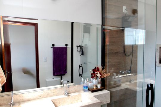 Banheiro da Suíte de casa à venda com 3 quartos, 160m² em Sapucaias Iii, Contagem