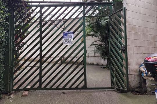 Fachada de casa à venda com 1 quarto, 130m² em Jardim Santa Efigenia, São Paulo