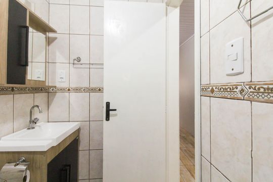 Banheiro de casa para alugar com 2 quartos, 130m² em Harmonia, Canoas