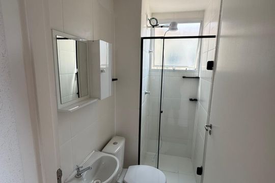 Banheiro de apartamento à venda com 2 quartos, 39m² em Umbará, Curitiba