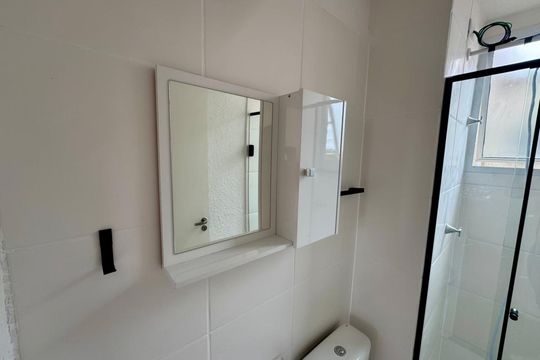 Banheiro de apartamento à venda com 2 quartos, 39m² em Umbará, Curitiba
