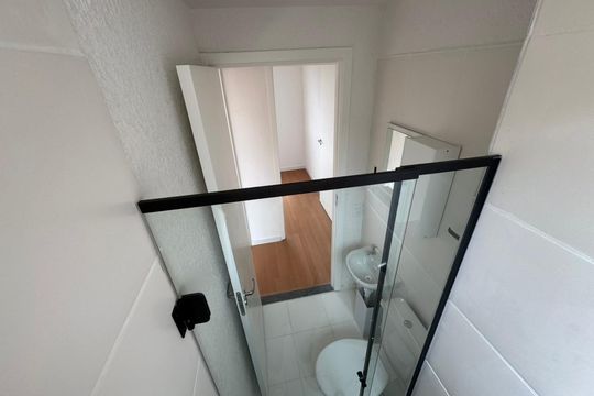 Banheiro de apartamento à venda com 2 quartos, 39m² em Umbará, Curitiba