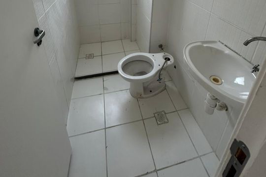 Banheiro de apartamento à venda com 2 quartos, 43m² em Campo Grande, Rio de Janeiro