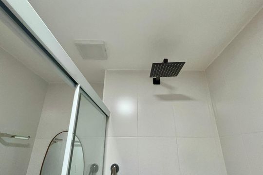 Banheiro de kitnet/studio para alugar com 1 quarto, 24m² em Perdizes, São Paulo