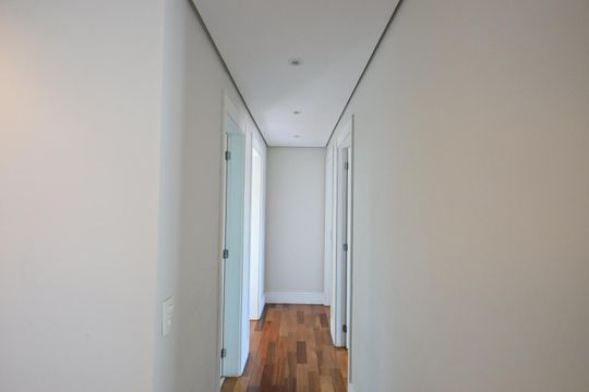 Corredor de apartamento à venda com 3 quartos, 110m² em Jardim Vazani, São Paulo