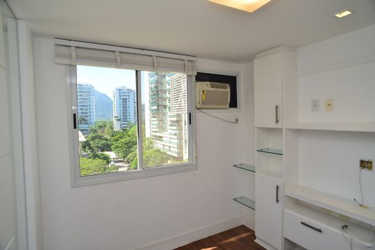 Suíte de apartamento para alugar com 2 quartos, 78m² em Barra da Tijuca, Rio de Janeiro