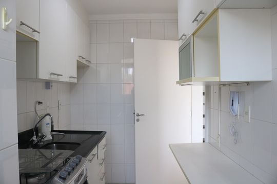 Cozinha de apartamento para alugar com 1 quarto, 41m² em Água Branca, São Paulo