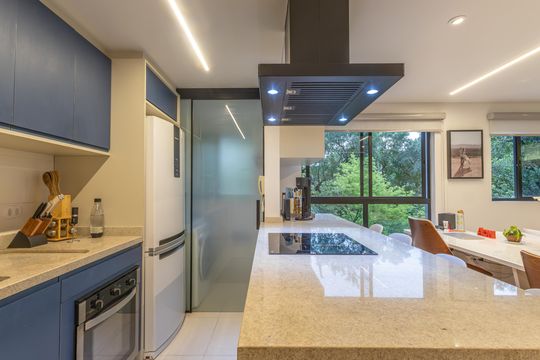 Cozinha de apartamento à venda com 1 quarto, 72m² em Santo Inácio, Curitiba