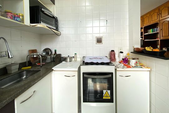 Cozinha de apartamento à venda com 2 quartos, 65m² em Nova Suíça, Belo Horizonte