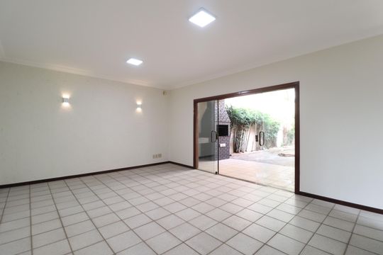 Casa para alugar com 4 quartos, 216m² em Tabajaras, Uberlândia