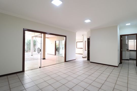 Sala de casa para alugar com 4 quartos, 216m² em Tabajaras, Uberlândia