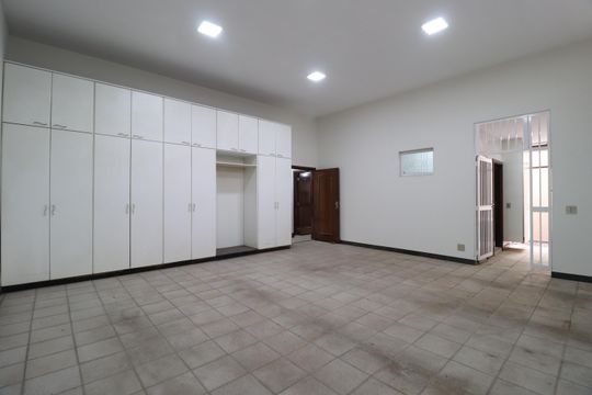 Garagem de casa para alugar com 4 quartos, 216m² em Tabajaras, Uberlândia