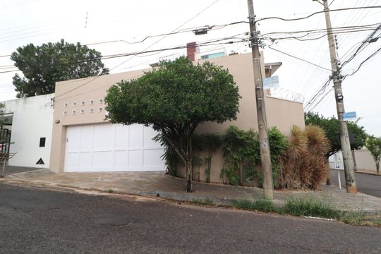 Fachada de casa para alugar com 4 quartos, 216m² em Tabajaras, Uberlândia