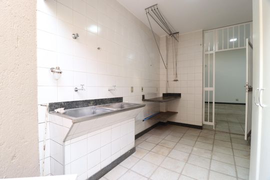 Área de Serviço de casa para alugar com 4 quartos, 216m² em Tabajaras, Uberlândia