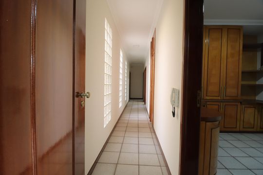 Corredor de casa para alugar com 4 quartos, 216m² em Tabajaras, Uberlândia