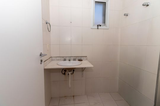 Banheiro da Suíte de apartamento para alugar com 2 quartos, 59m² em Água Branca, São Paulo