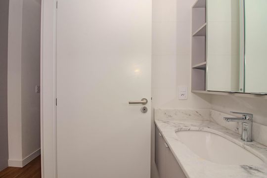 Banheiro da Suíte de apartamento para alugar com 2 quartos, 62m² em Petrópolis, Porto Alegre
